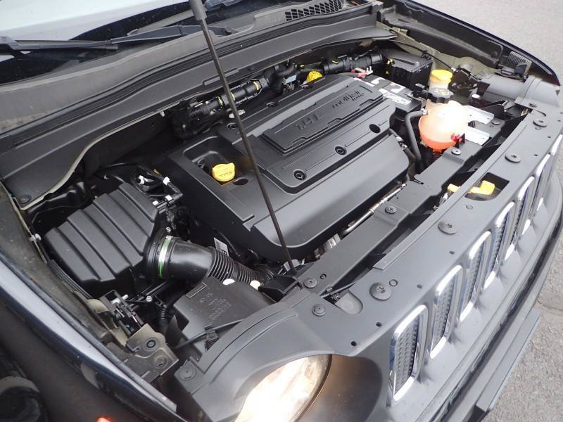 Used 2016 Jeep Renegade Latitude FWD image 22