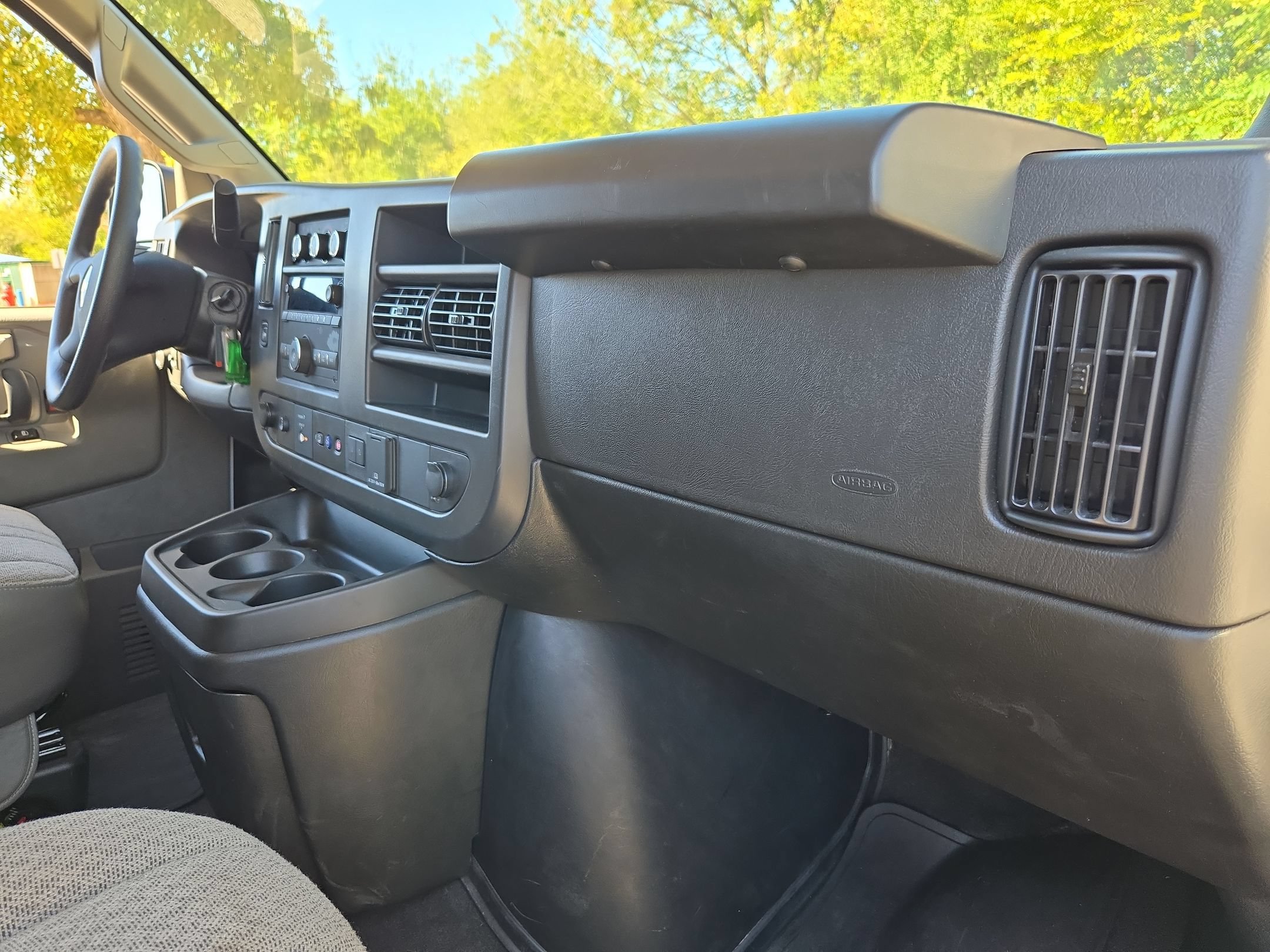 Used 2025 Chevrolet Express 3500 LT w/ LT Preferred Equipment Group RWD image 29