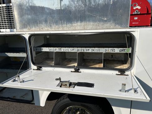 Used 2017 Ford F550 4x4 Regular Cab Super Duty image 16