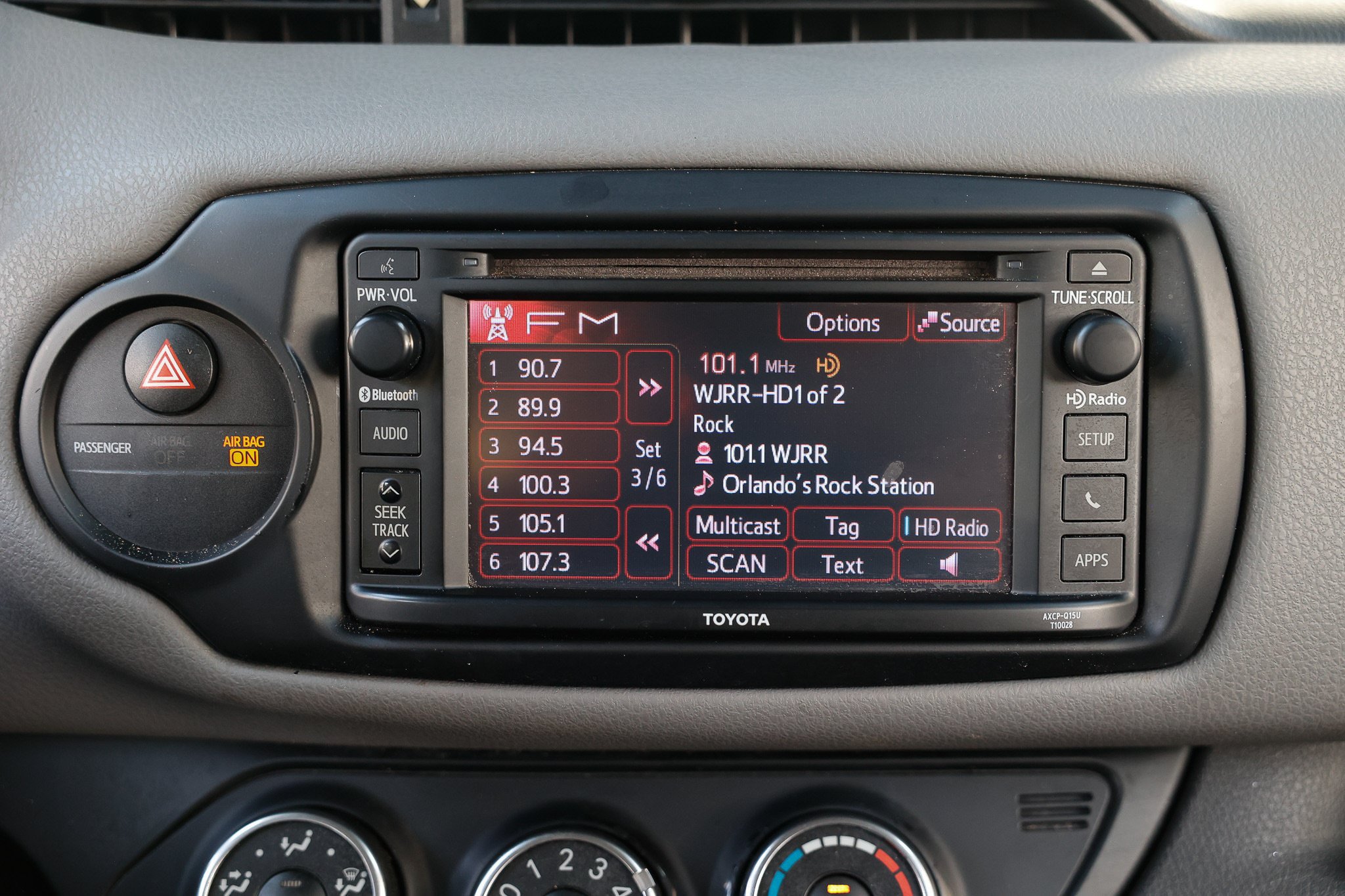 Used 2015 Toyota Yaris L FWD image 29