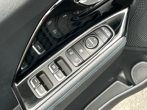 Used 2020 Kia Niro EX Premium w/ Cold Weather Package image 12