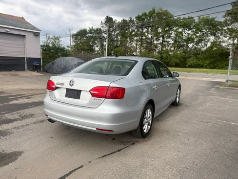 Used 2011 Volkswagen Jetta SE FWD image 5