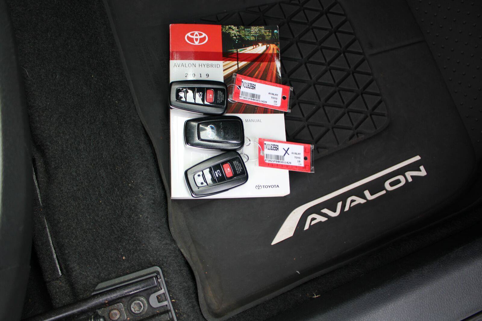 Used 2019 Toyota Avalon XLE FWD image 31