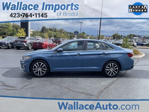 Certified 2025 Volkswagen Jetta SE image 3