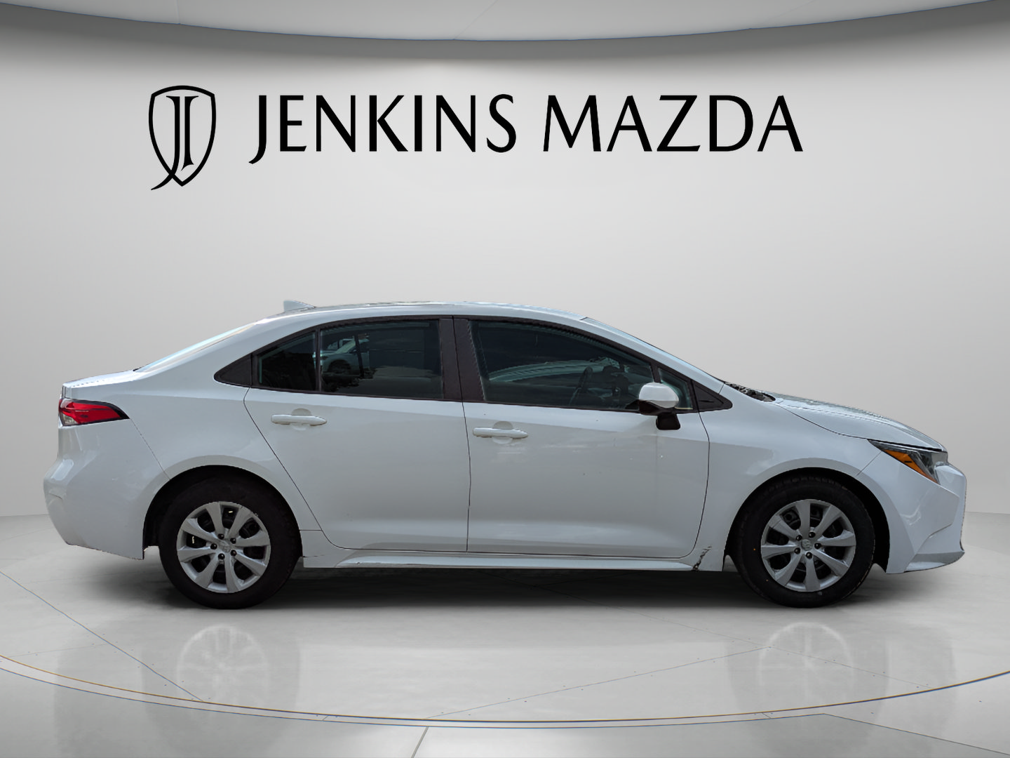 Used 2024 Toyota Corolla LE FWD image 2