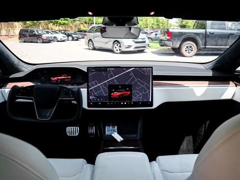 Used 2023 Tesla Model S AWD/4WD image 29