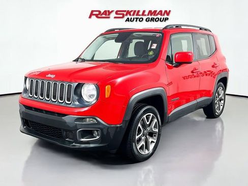 Used 2017 Jeep Renegade Latitude w/ Cold Weather Group image 3