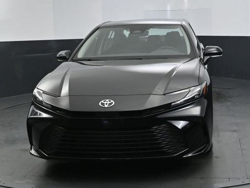 Used 2025 Toyota Camry LE image 8