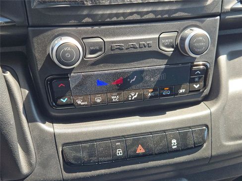 Used 2025 RAM ProMaster 2500 w/ Convenience Group image 25