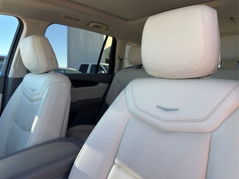 Used 2021 Cadillac XT6 Premium Luxury image 12