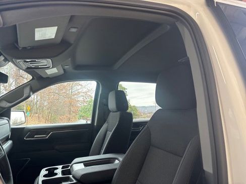 New 2025 GMC Sierra 1500 Elevation image 15