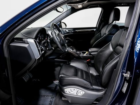 Used 2012 Porsche Cayenne Turbo image 19