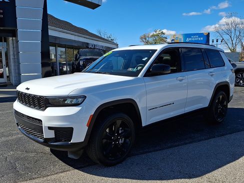 Used 2023 Jeep Grand Cherokee L Altitude image 3