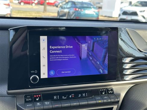 Certified 2025 Toyota Camry SE image 3