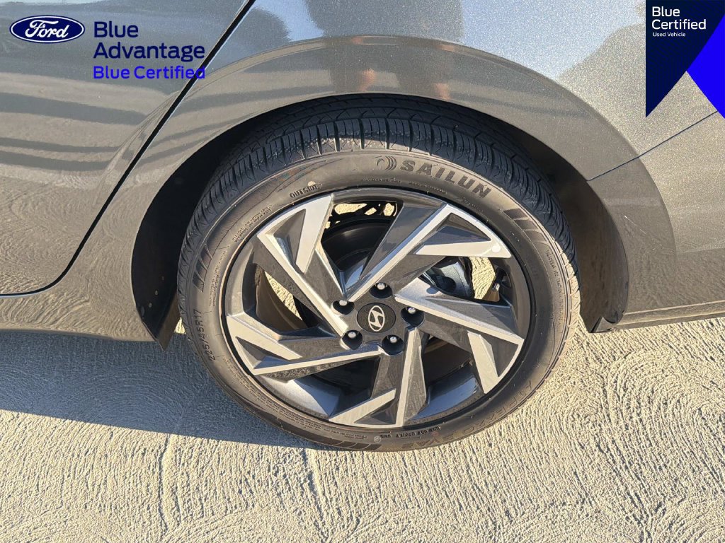 Used 2025 Hyundai Elantra Limited FWD image 7
