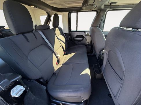 Used 2023 Jeep Wrangler Unlimited image 18