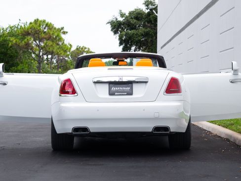 Used 2017 Rolls-Royce Dawn RWD image 72