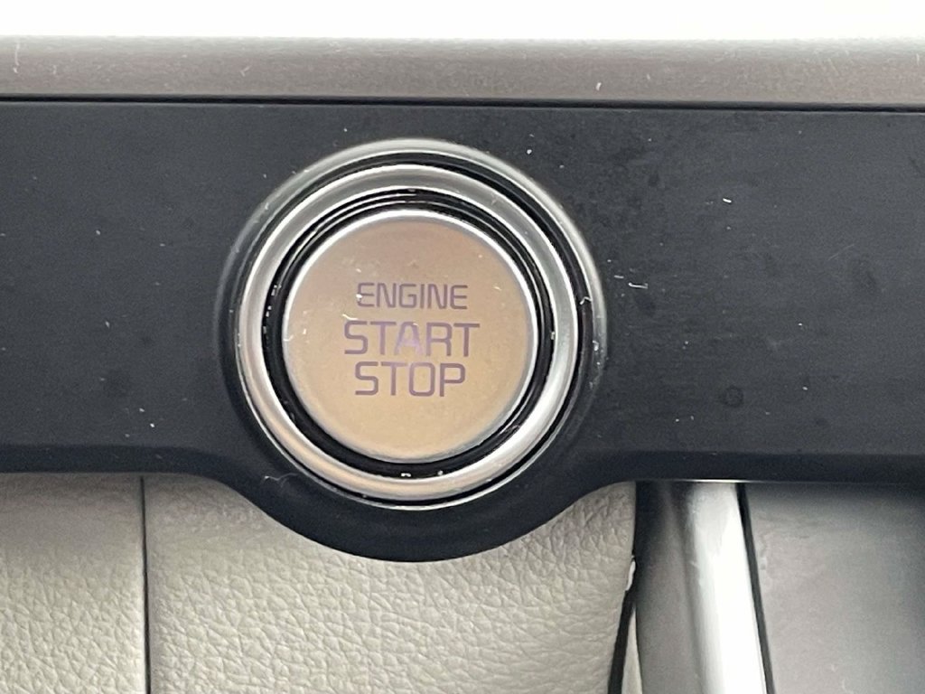 Used 2024 Kia Carnival LX FWD image 24