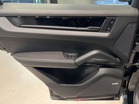 Used 2024 Porsche Cayenne image 29