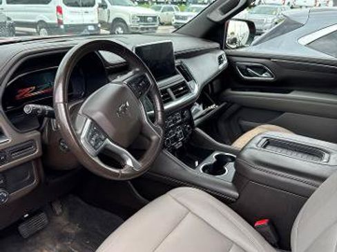 Used 2022 Chevrolet Suburban Z71 w/ Luxury Package AWD/4WD image 5