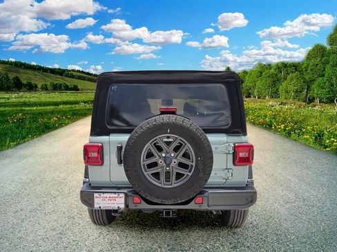 Used 2024 Jeep Wrangler Unlimited Sport AWD/4WD image 5