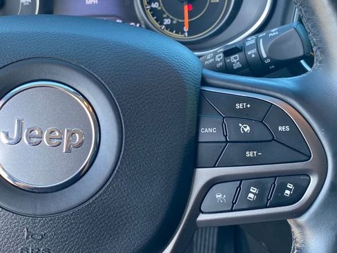 Used 2021 Jeep Cherokee Limited image 28