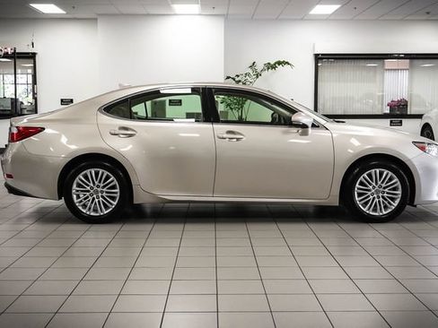 Used 2015 Lexus ES 350 w/ Premium Package FWD image 5