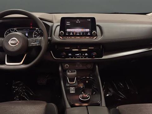 Used 2021 Nissan Rogue SV image 12