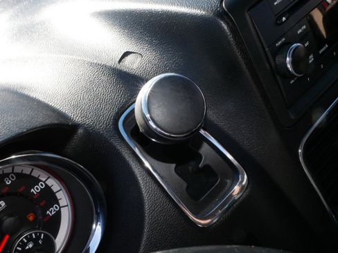 Used 2014 Dodge Grand Caravan SE image 24