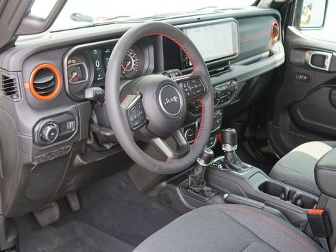 Used 2024 Jeep Wrangler Unlimited Rubicon w/ Technology Group AWD/4WD image 13