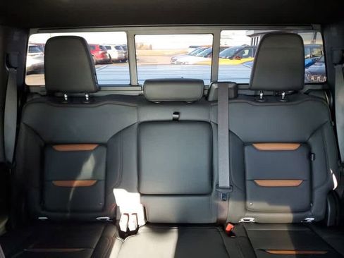 Used 2023 GMC Sierra 1500 AT4 w/ AT4 Premium Package AWD/4WD image 13