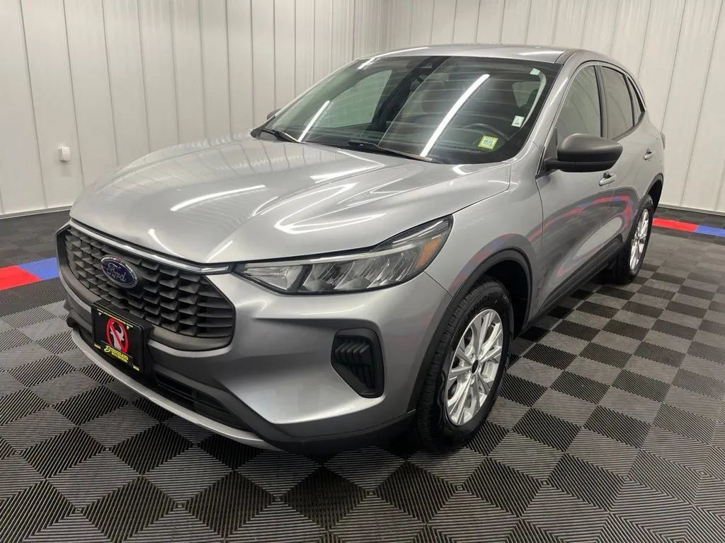 Used 2023 Ford Escape Active w/ Tech Pack #1 AWD/4WD image 8