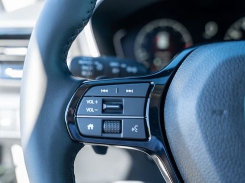 Used 2025 Honda Pilot EX-L image 32