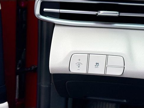 Used 2024 Hyundai Elantra Limited image 10