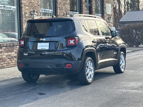 Used 2023 Jeep Renegade Latitude w/ Premium Group image 5