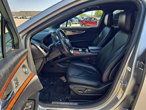 Used 2020 Lincoln Nautilus Reserve AWD/4WD image 13