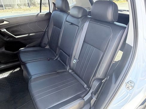 Used 2024 Volkswagen Tiguan SE AWD/4WD image 9