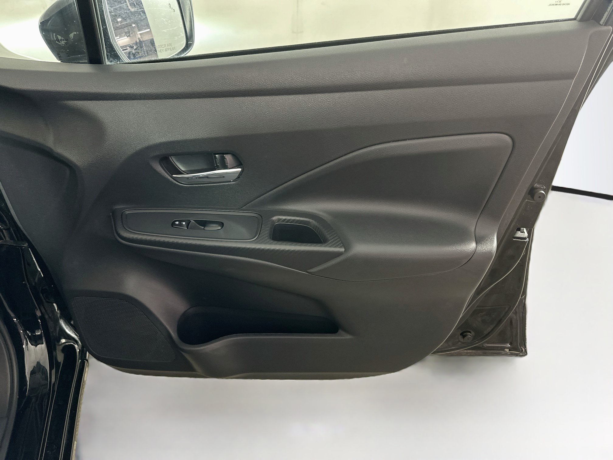 Used 2025 Nissan Versa SV FWD image 30