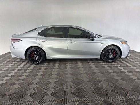 Used 2022 Toyota Camry SE image 4