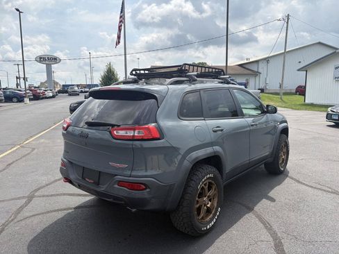 Used 2014 Jeep Cherokee Trailhawk w/ Comfort/Convenience Group AWD/4WD image 8