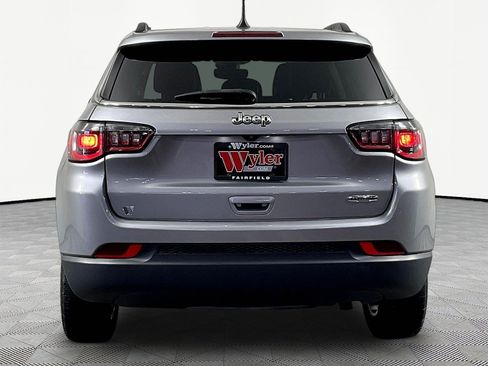 Used 2022 Jeep Compass Latitude FWD image 5