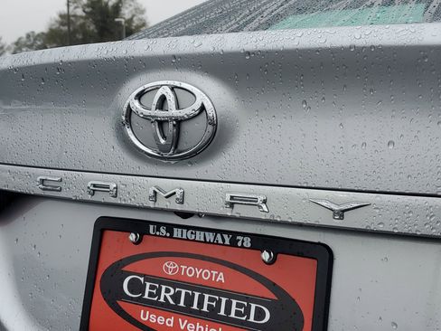 Certified 2022 Toyota Camry LE image 9