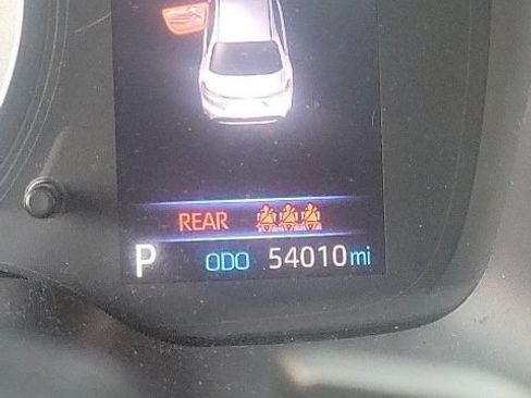 Used 2020 Toyota Corolla SE w/ SE Premium Package FWD image 3