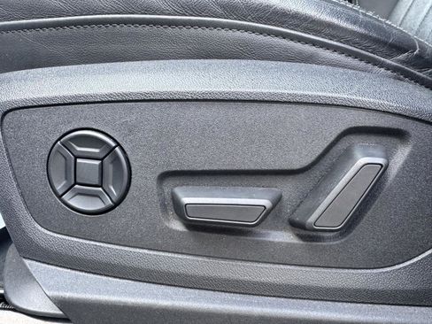 Used 2021 Audi e-tron Premium w/ Convenience Plus Package image 11