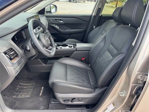 Used 2024 Nissan Rogue Platinum w/ Platinum Premium Package image 9
