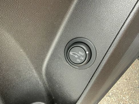 Used 2018 Chevrolet Equinox LT FWD image 24