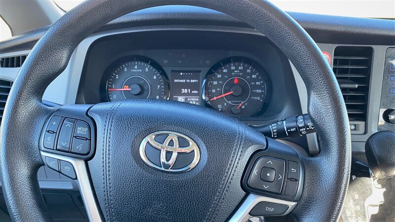 Used 2016 Toyota Sienna L FWD image 9