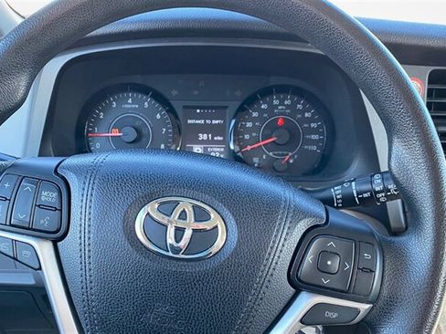 Used 2016 Toyota Sienna L FWD image 9