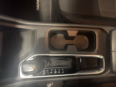 Used 2025 Nissan Sentra SV image 39