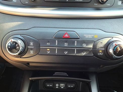 Used 2017 Kia Sorento FWD image 25